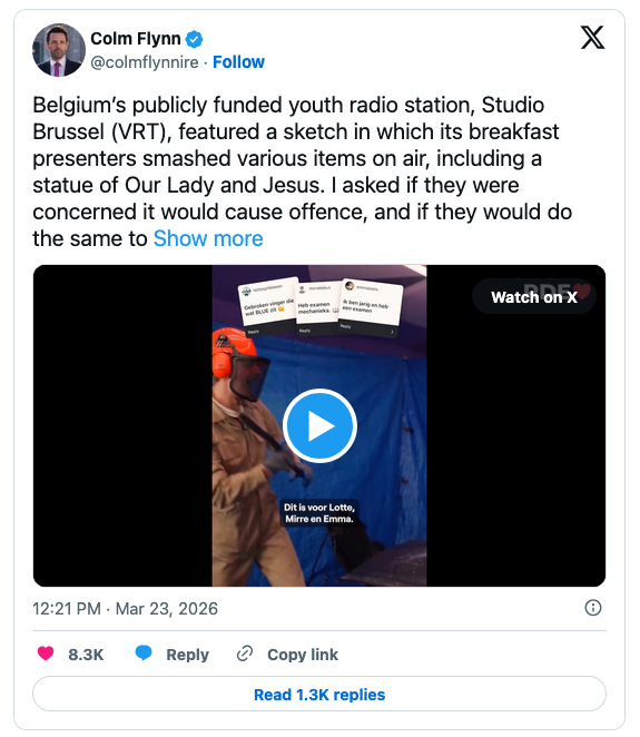 A video clip featuring presenters from Studio Brussel (VRT) engaging in a sketch where they smash various items, including a statue, in a broadcast setting.