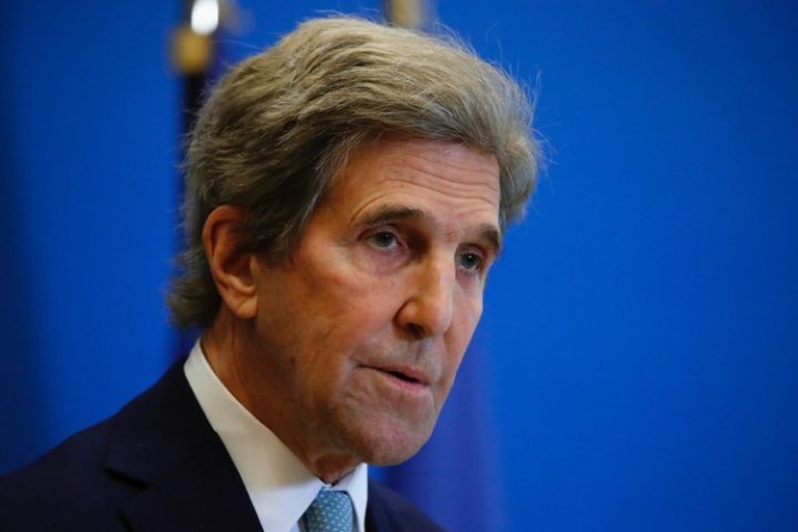 Kerry, Carper Caught Breaking Biden’s Mask Orders on Public Transportation