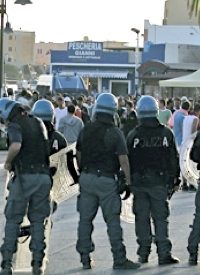 Tunisian Immigrants Cause Fire, Riots on Lampedusa