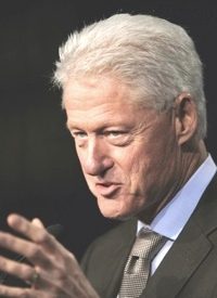 Bill Clinton Likes GOP Hopefuls Jon Huntsman and Mitt Romney