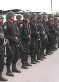 Mexican Police Fleeing Drug Cartel Assassins
