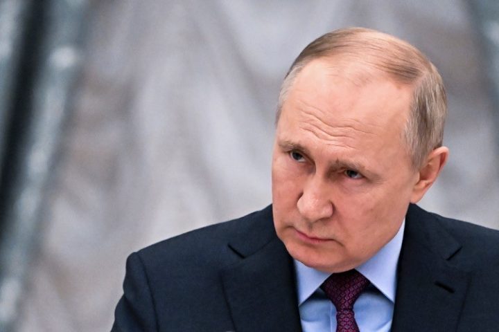 Putin Sends “Peacekeeping” Troops to Breakaway Ukrainian Republics, the West Threatens Sanctions