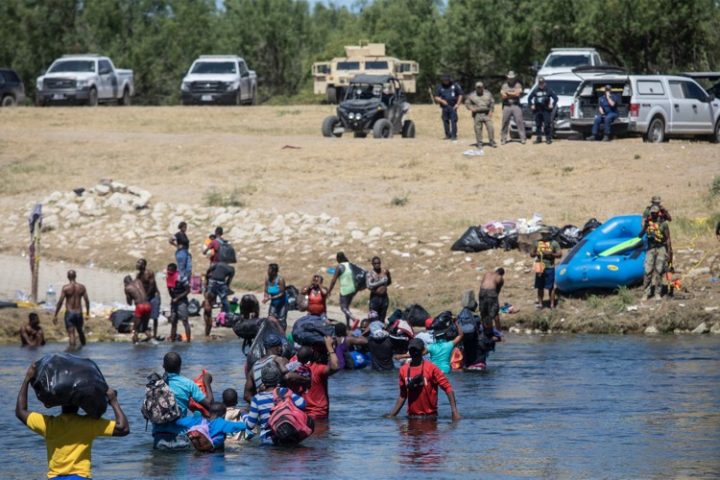 DHS Asks Employees to Volunteer Amid Migrant Surge