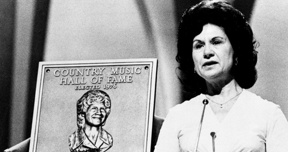 Country Music Singer Kitty Wells Dies July 16