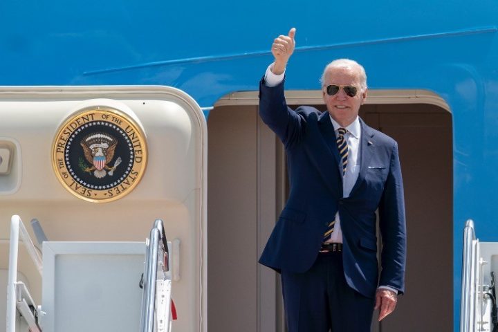 Biden Signs $40B Aid Package for Ukraine
