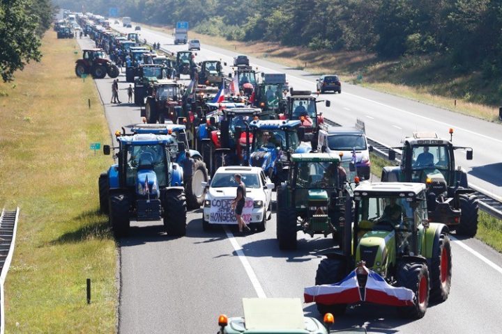 Dutch Farmers Protest Government’s Draconian Emissions Targets