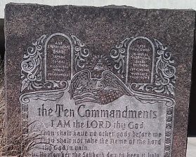 Pa. School Battles Atheist Group Over Ten Commandments Display