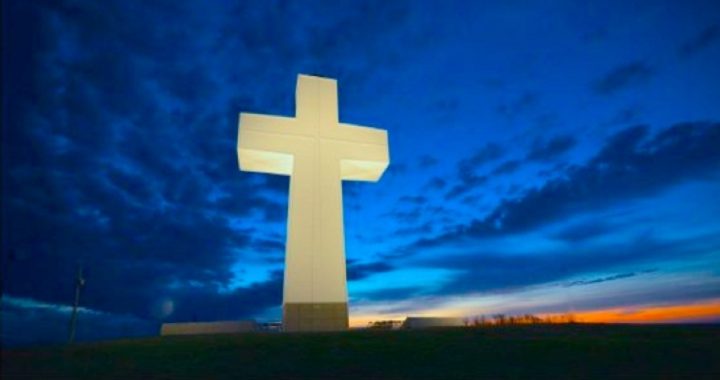 Supreme Court Refuses Atheist’s Appeal Over Giant Illinois Cross Landmark