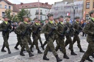 Poland Hires Record Number of Soldiers Amid Russian Actions in Ukraine