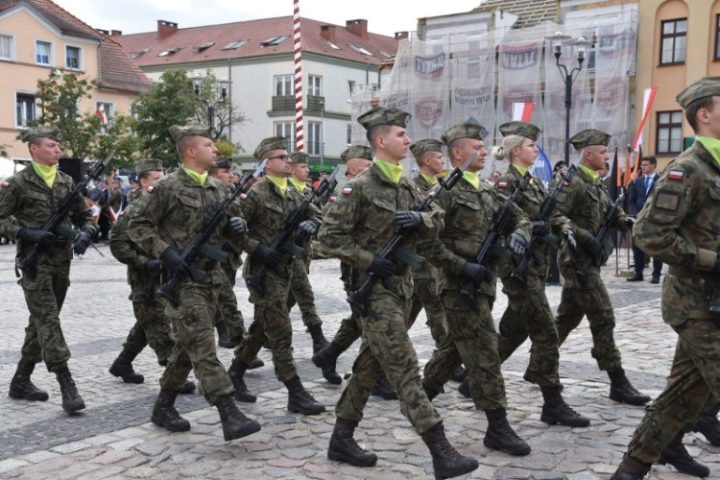 Poland Hires Record Number of Soldiers Amid Russian Actions in Ukraine