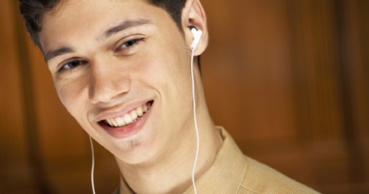 NYC Initiative Targets Earbud Headphones and Hearing Loss