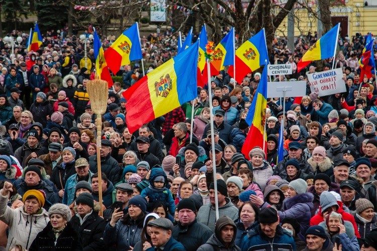 Thousands of Protesters in Moldova Want Energy Subsidies, Resignation of Pro-EU President