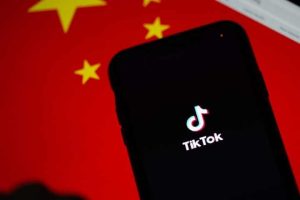 TikTok Phone China Flag 03.18.223