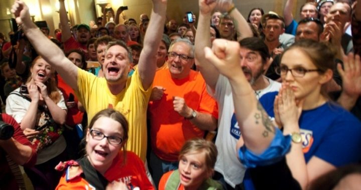 Minnesota Approves Same-sex Marriage