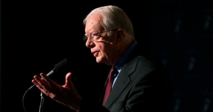 Jimmy Carter Defends Snowden, Says U.S. Has No “Functioning Democracy”