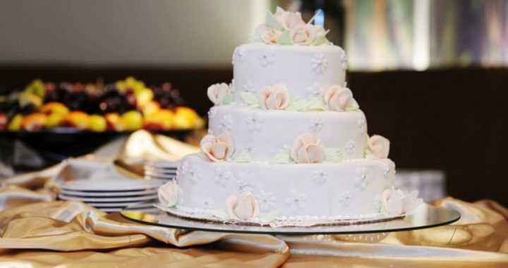 Oregon Bakery Closes Over Owners’ Refusal to Serve Gay Wedding