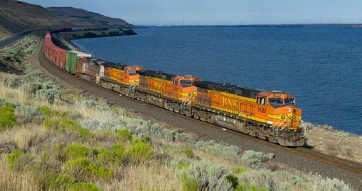 Warren Buffett’s Railroad Tests Natural Gas to Drive Its Locomotives