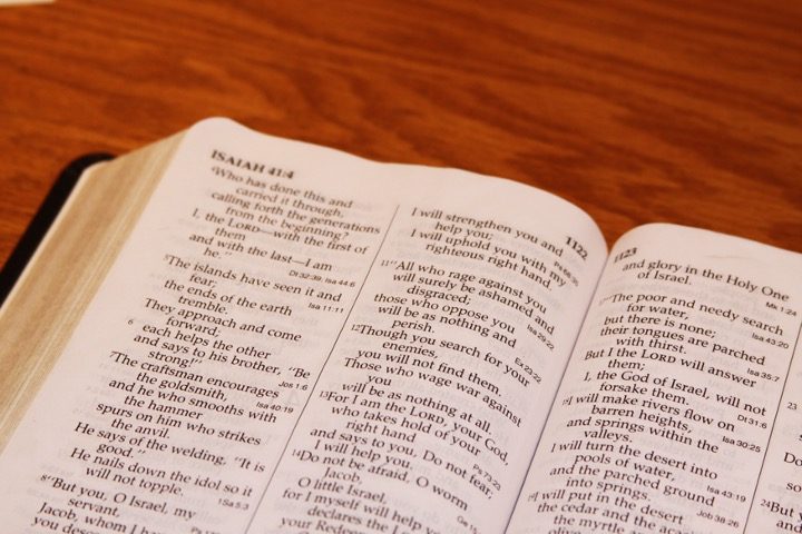 Arizona School Board Member Sues After Being Ordered to Stop Reciting Scripture Before Meetings