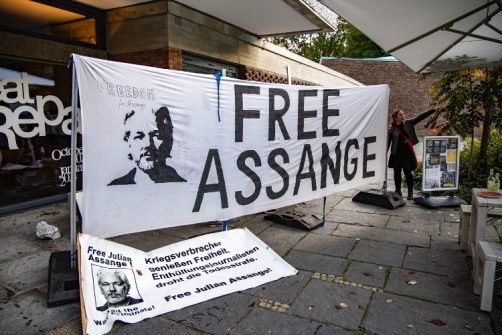 Bipartisan Resolution Calls U.S. to Stop Prosecution of Julian Assange