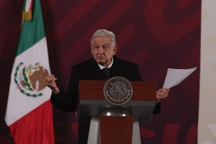 Mexican President Renews Feud with Texas Governor Over New Migration Law