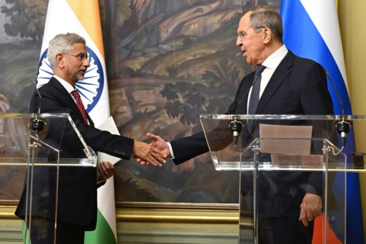 Indian Envoy Visits Moscow, Circumventing Western Pressure