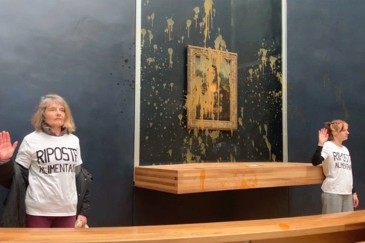 Climate/Food Security Protesters Target the Mona Lisa in Soup-throwing Attack
