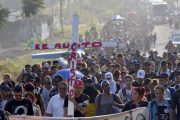 2,000-Strong Migrant Caravan Makes Its Way to Texas Border With Mexico’s Help
