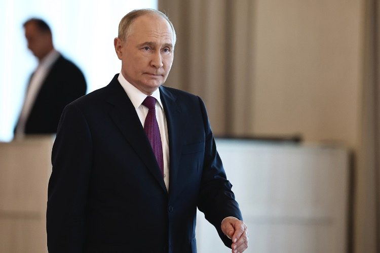 Putin Decree Allows Residency for Citizens of Western Countries