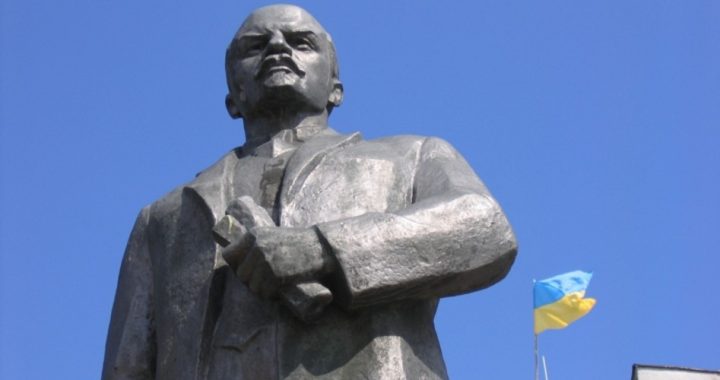 Ukraine City Topples Lenin Statue, But He Still Stands in NYC, Seattle, London