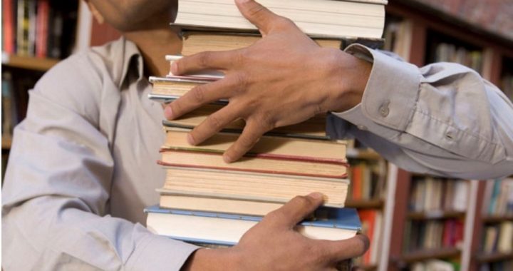 Education Expert Says College Freshmen Read at Seventh-grade Level
