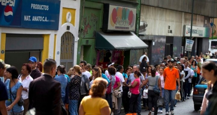 Venezuelan Military Occupies Stores; Customers Seize Scarce Groceries