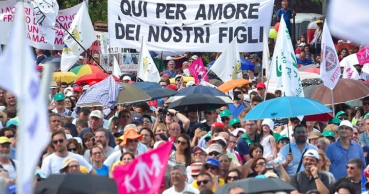 Rome: Hundreds of Thousands Protest Against Same-sex Unions