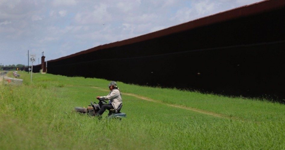 Border Fence Fails; Causes Closing of Historic Texas Golf Course