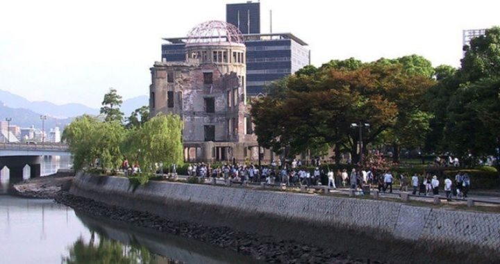 Obama Visits Hiroshima, Advocates Pursuit of a World Without Nuclear Weapons