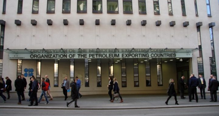 OPEC to Meet in Vienna Wednesday to Plan Production Cuts
