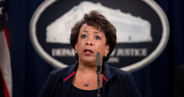 Trump: “Totally Illegal!” Lynch Protected Clinton on E-mail Server