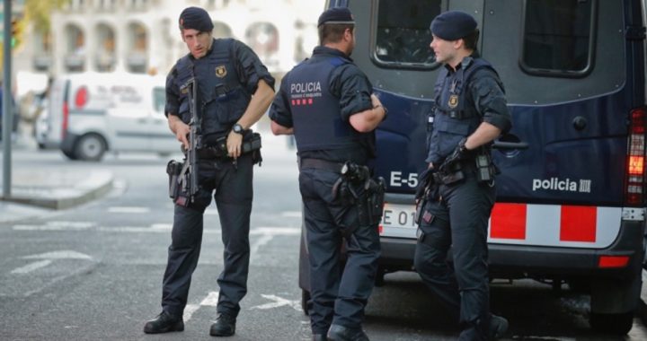 Spanish Police Hunt Suspected Terrorists in Attacks Killing 14 in Barcelona, Cambrils