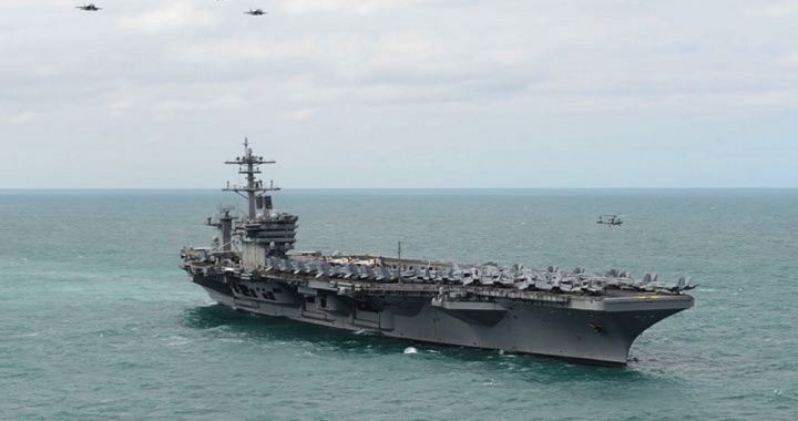 U.S. and Chinese Carrier Groups Simultaneously Patrol South China Sea