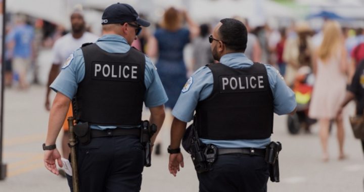 Chicagoland: Crowd Intimidates Cops Making Arrest — Cops Retreat