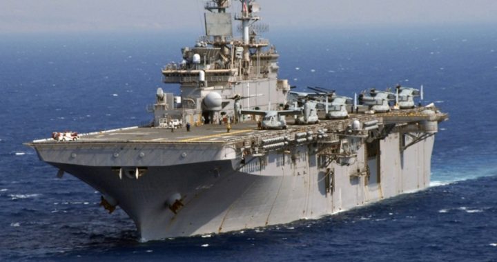 U.S. Warship Sails Near Disputed Island in South China Sea