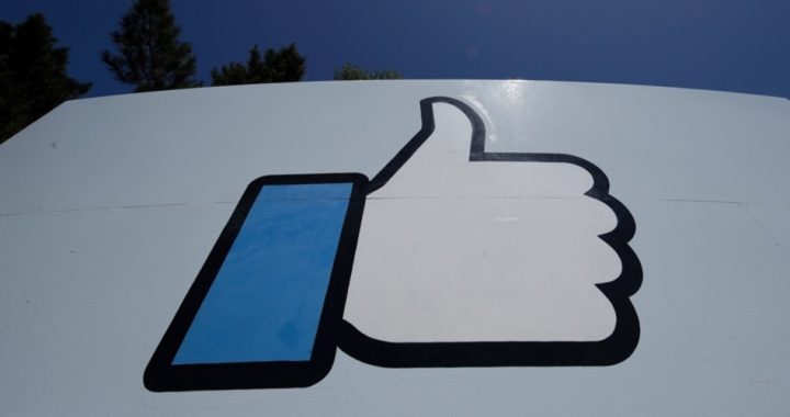 Warren, Zuckerberg At Odds Over Threat to Break Up Facebook