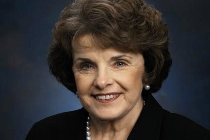 Mask-mandate Enthusiast Feinstein Caught Not Wearing Mask in Airport