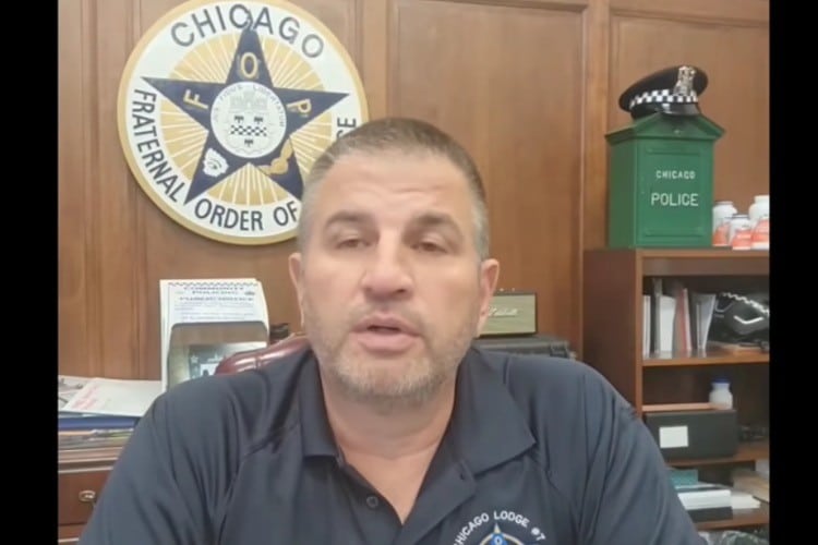 Chicago Police Union Chief Tells Officers to Defy City’s Vaccine Mandate