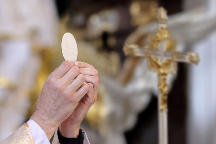 Bishops OK Drafting a Statement on Reception of Holy Communion. Biden, Other Pro-abortion Backers Worried - The New American