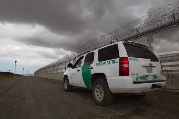 San Diego Border Agents Release Hundreds of Migrants Onto Streets San Diego Border Agents Release Hundreds of Migrants Onto Streets