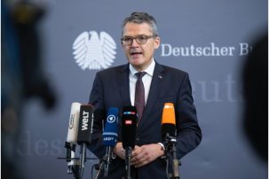 German MP Says Send Ukrainian Men Back to Fight; Moscow Open for Talks With Kyiv