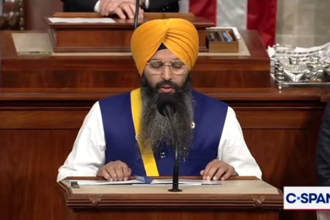 GOP Congresswoman Mistakes Sikh for Muslim; Her Critics Mistake U.S. for USSR Constitution GOP Congresswoman Mistakes Sikh for Muslim; Her Critics Mistake U.S. for USSR Constitution