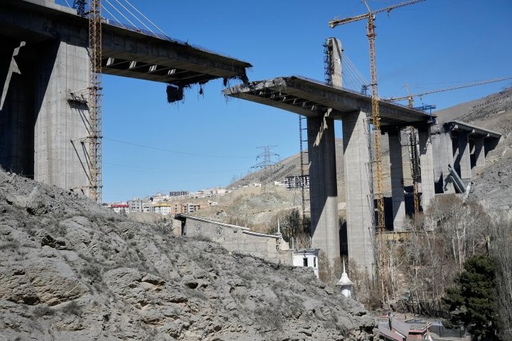 U.S. Destroys Iran’s Biggest Bridge. F-15 Shot Down Despite Trump’s “No Anti-aircraft” Weapons Claim. IDF Won’t Join Ground War