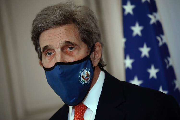 Kerry Hopeful to Cooperate With China on Climate. Is U.S. Playing into Beijing’s Hands?